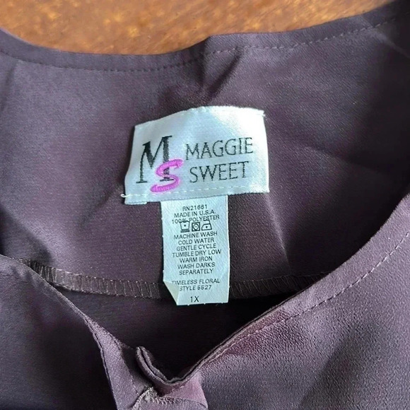 NWT Maggie Dark Brown Purple Sweet Front Ruffled Top Size 1X - Picture 3 of 10